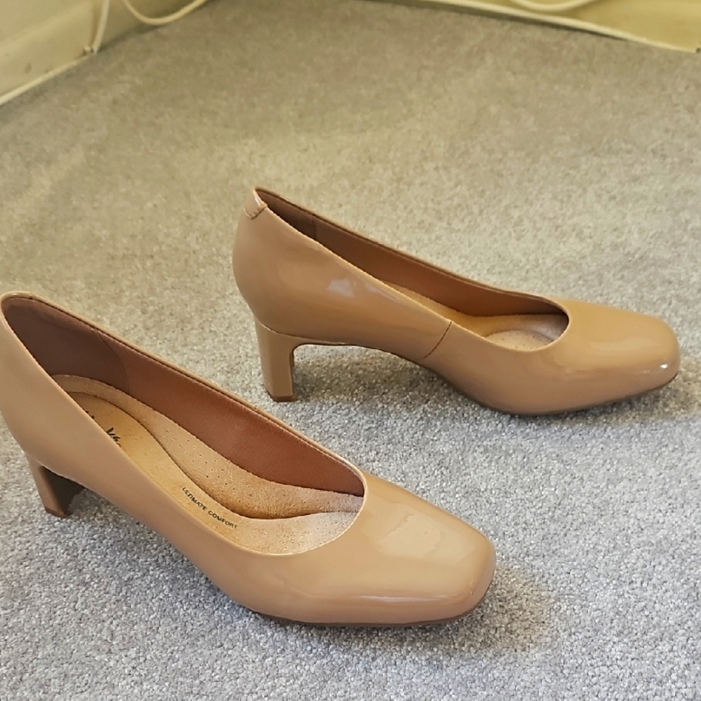 Clarks Tan Women's Heels 8.5